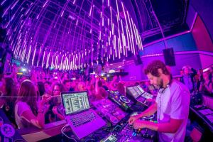 1392084_10151634717037307_1300354678_n